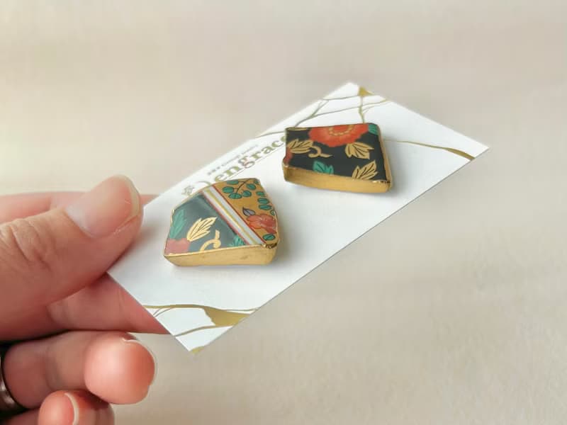【金具が選べる】有田焼　金継ぎ　ピアス　イヤリング　赤　緑　金色　花柄　リーフ柄　伝統工芸　No.173