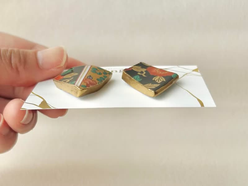 【金具が選べる】有田焼　金継ぎ　ピアス　イヤリング　赤　緑　金色　花柄　リーフ柄　伝統工芸　No.173