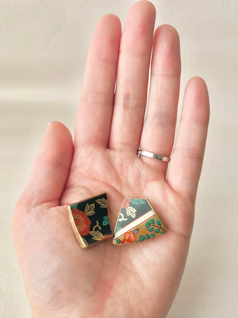 【金具が選べる】有田焼　金継ぎ　ピアス　イヤリング　赤　緑　金色　花柄　リーフ柄　伝統工芸　No.173