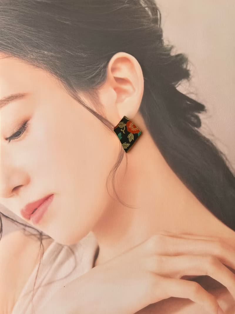 【金具が選べる】有田焼　金継ぎ　ピアス　イヤリング　赤　緑　金色　花柄　リーフ柄　伝統工芸　No.173