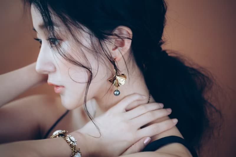 COR-DATE / 不對稱銀杏葉耳環 / 灰