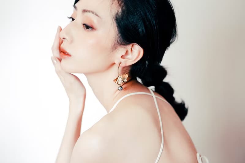 COR-DATE / 不對稱銀杏葉耳環 / 灰