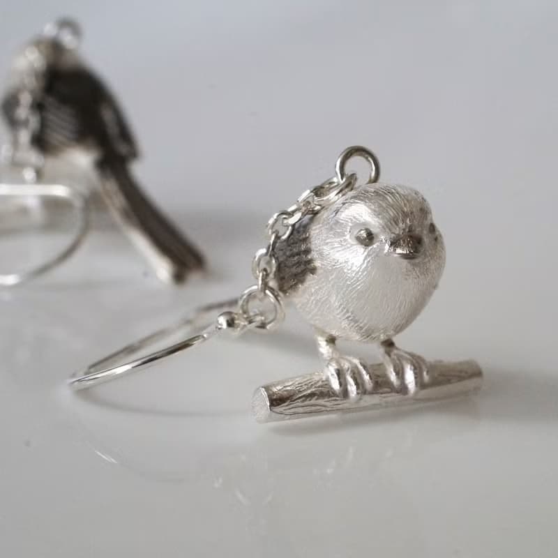 シマエナガ　白　のピアス　片耳