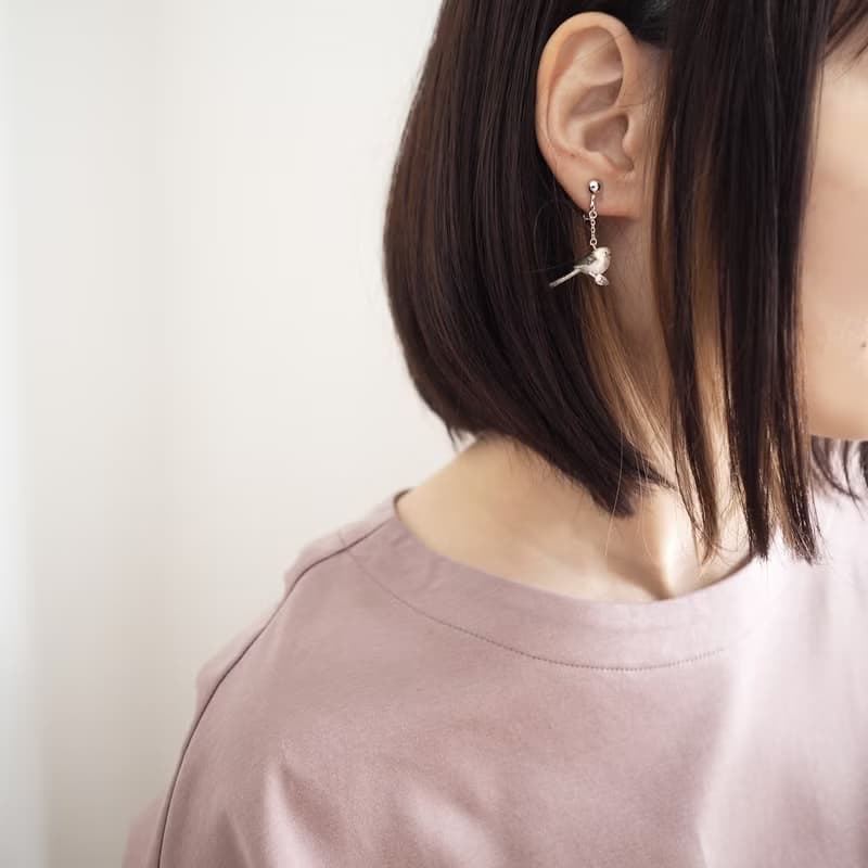 シマエナガ　白　のピアス　片耳