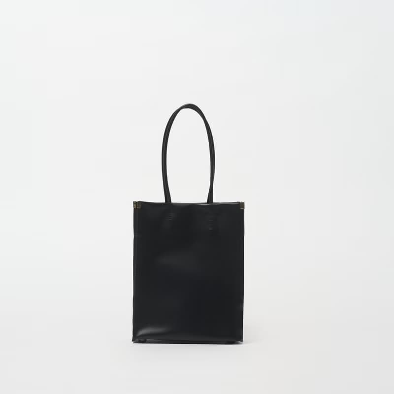 【shopper mini black】トートバッグ/紙袋/ラミネートキャンバス/持ち手レザー/シンプル/底鋲/自立