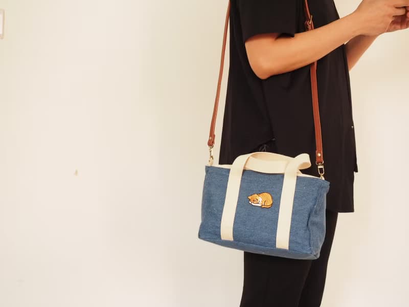 手工縫製托特側肩包帆布小手袋 牛仔布可愛芝娃娃刺繡 可拆調