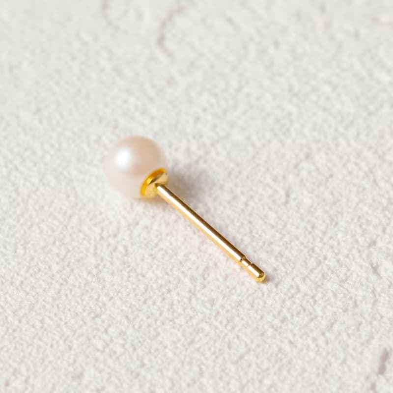 asymmetry-pearl pierced earring GD　ニッケルフリーピアス　おしゃれなアシンメトリーデザイン 　パール　ゴールド