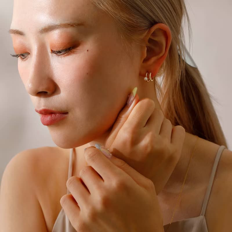 asymmetry-pearl pierced earring GD　ニッケルフリーピアス　おしゃれなアシンメトリーデザイン 　パール　ゴールド