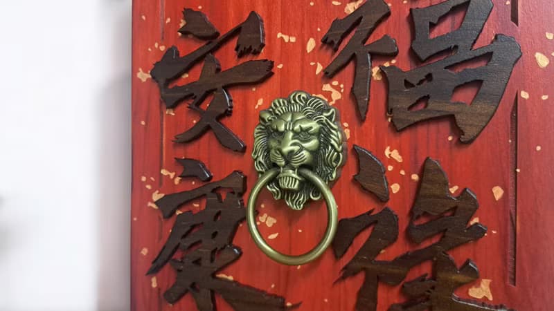 【特大版】福祿安康 - 五金獅長方掛飾(金箔底紋) // 安心出貨