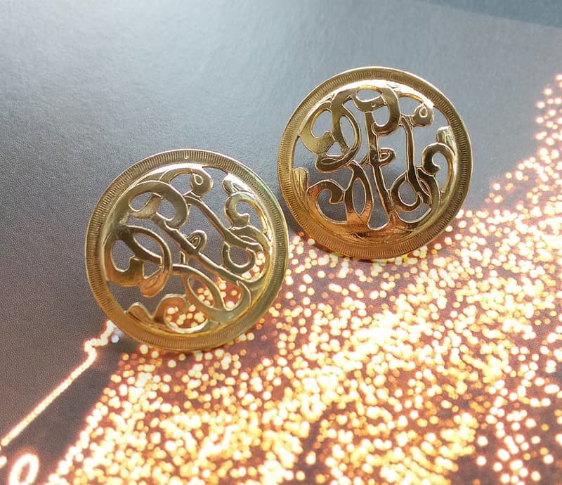 Vintage Jewelry 西洋古董飾品 花形字體 簍空 針式耳環
