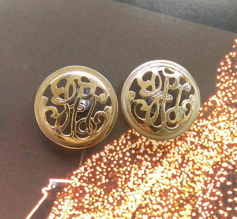 Vintage Jewelry 西洋古董飾品 花形字體 簍空 針式耳環