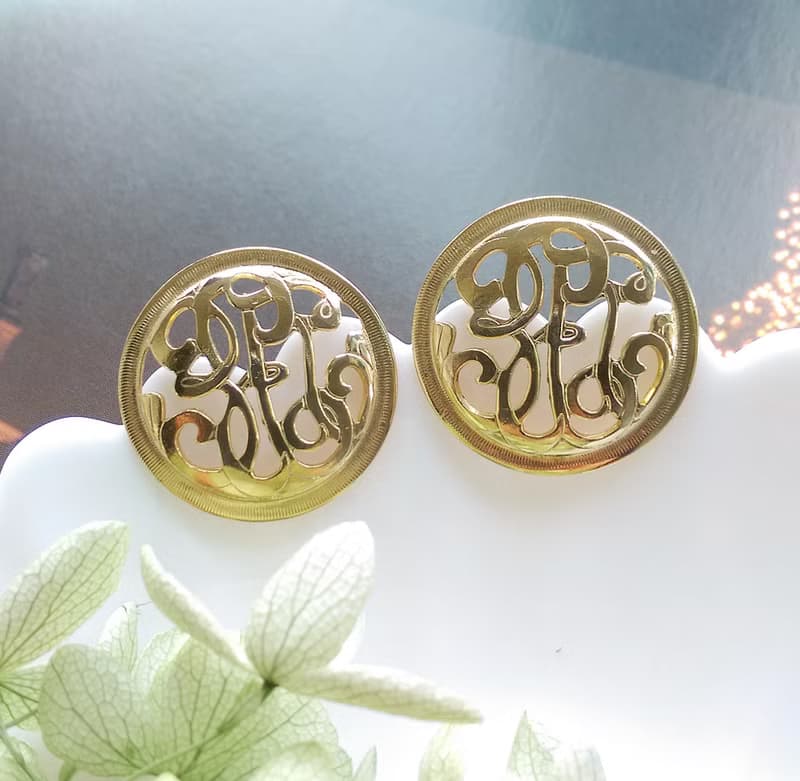 Vintage Jewelry 西洋古董飾品 花形字體 簍空 針式耳環