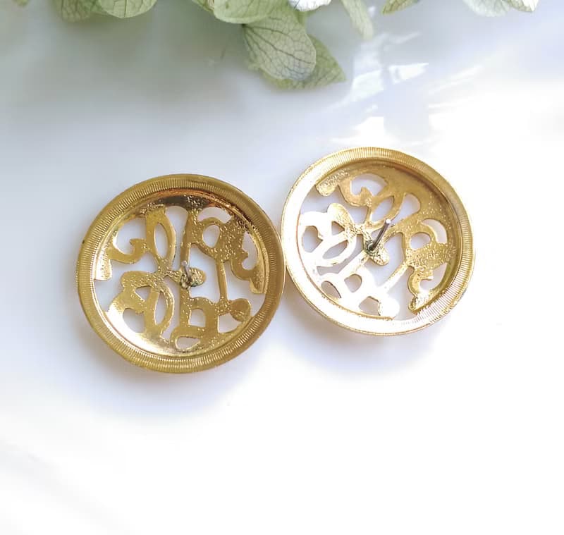 Vintage Jewelry 西洋古董飾品 花形字體 簍空 針式耳環