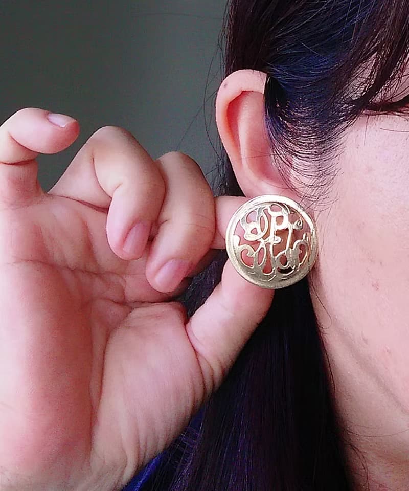 Vintage Jewelry 西洋古董飾品 花形字體 簍空 針式耳環