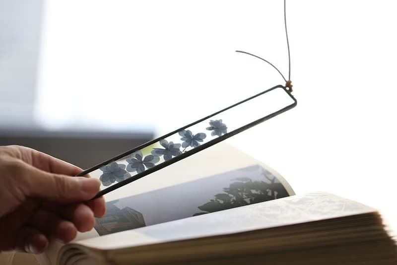 植物圖鑑∣小葉藍繡球花∣玻璃鑲崁∣花草標本書籤