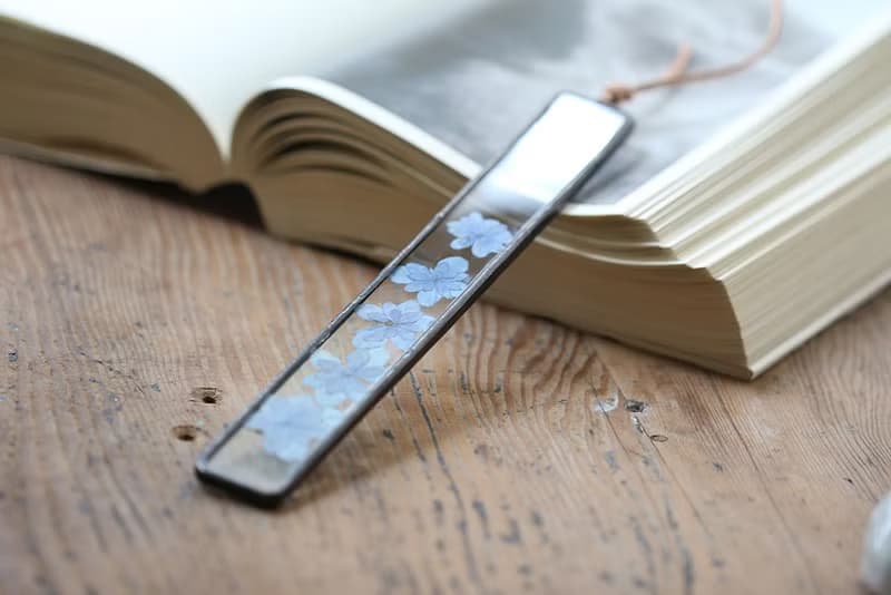 植物圖鑑∣小葉藍繡球花∣玻璃鑲崁∣花草標本書籤