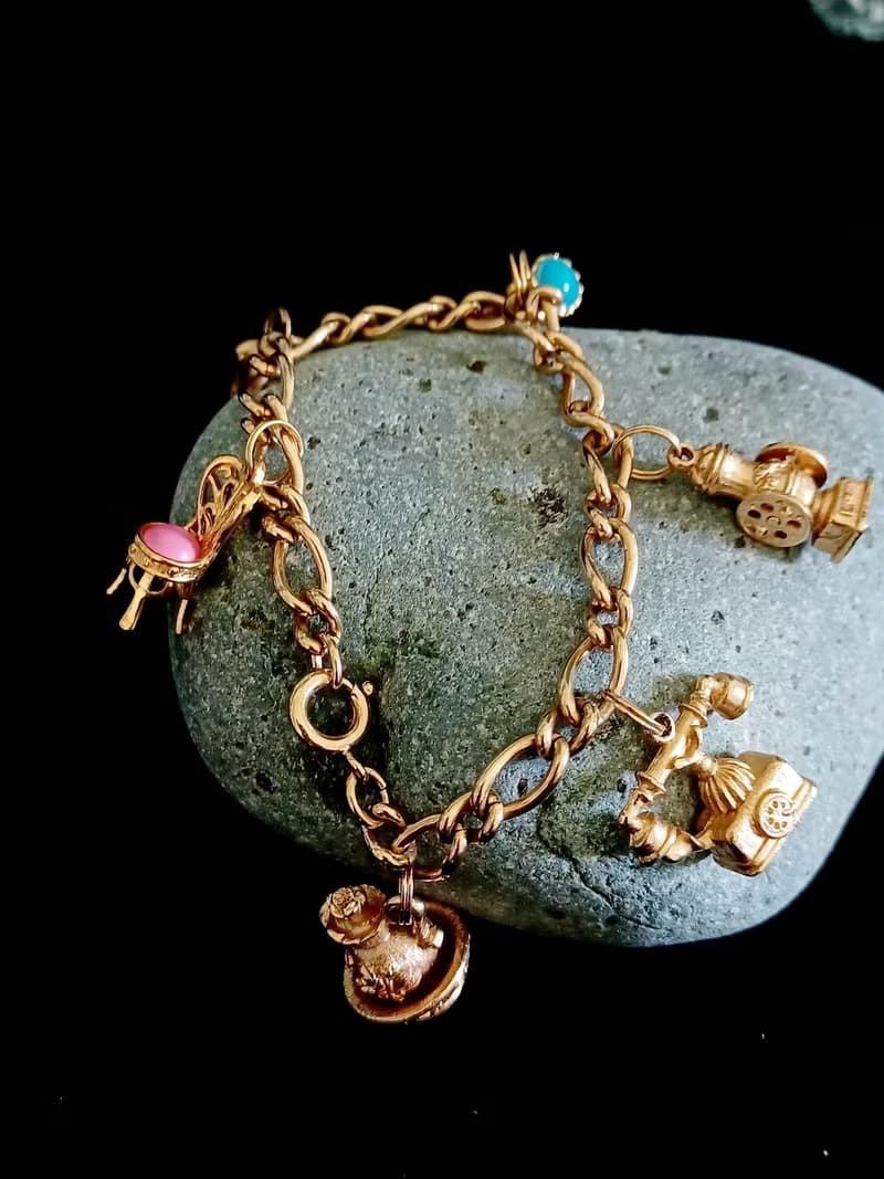 vintage jewelry   AVON  1973's 經典多墜飾 手鍊