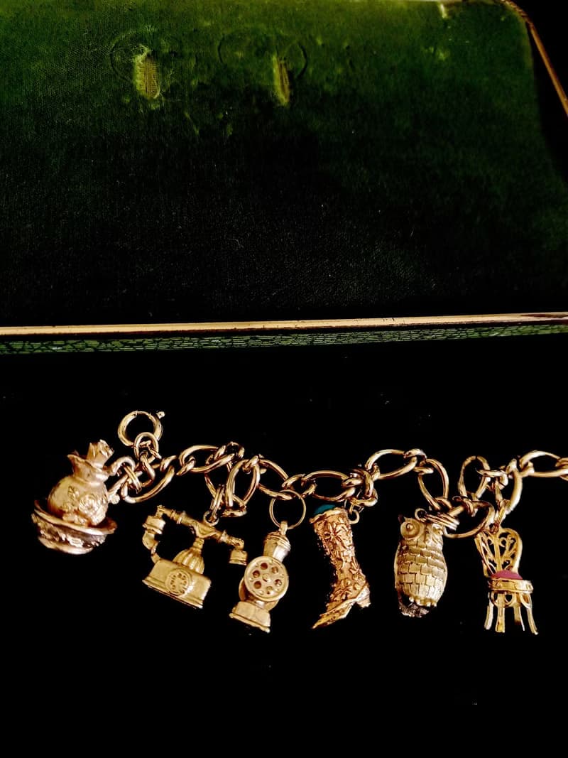 vintage jewelry   AVON  1973's 經典多墜飾 手鍊