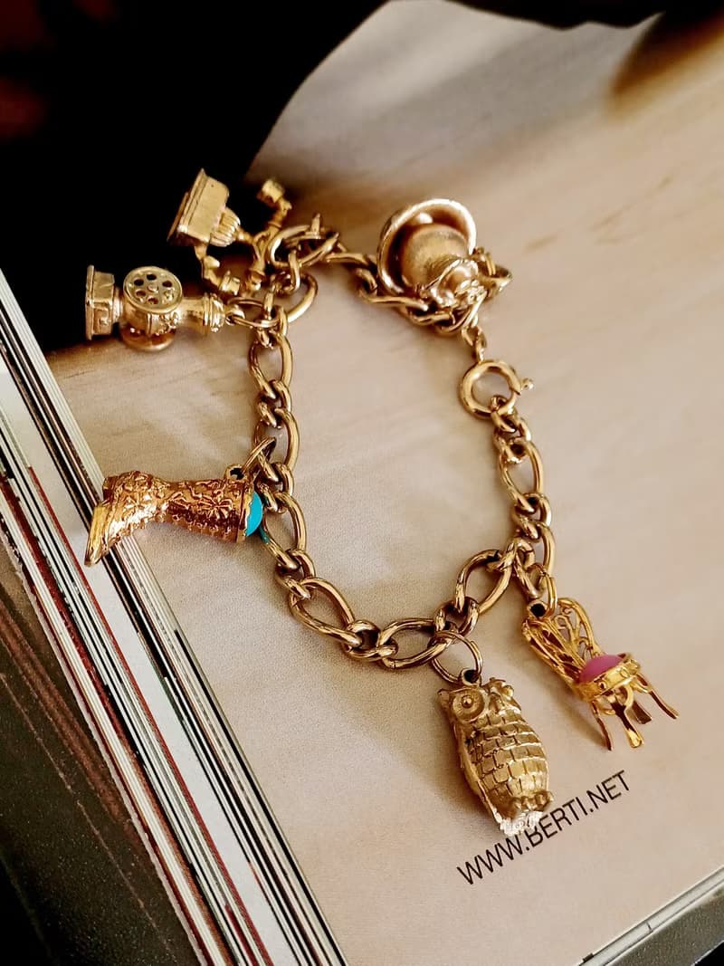 vintage jewelry   AVON  1973's 經典多墜飾 手鍊