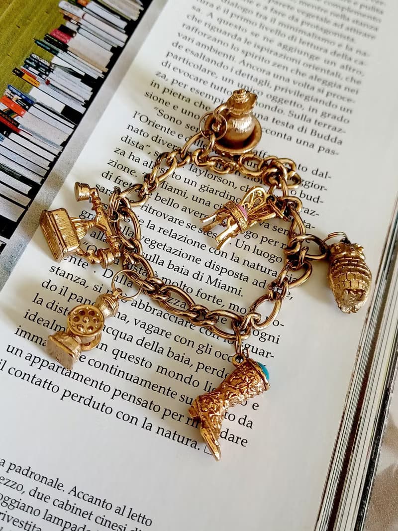 vintage jewelry   AVON  1973's 經典多墜飾 手鍊