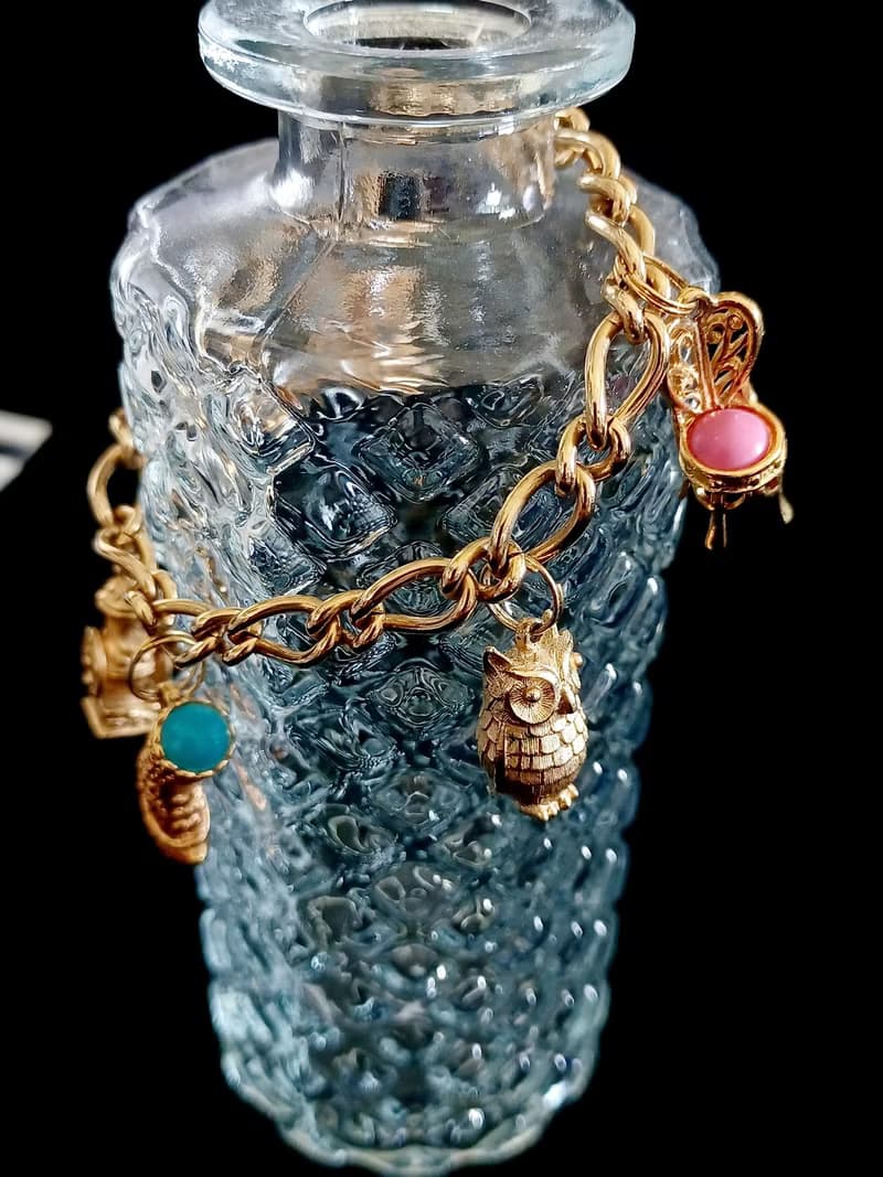 vintage jewelry   AVON  1973's 經典多墜飾 手鍊