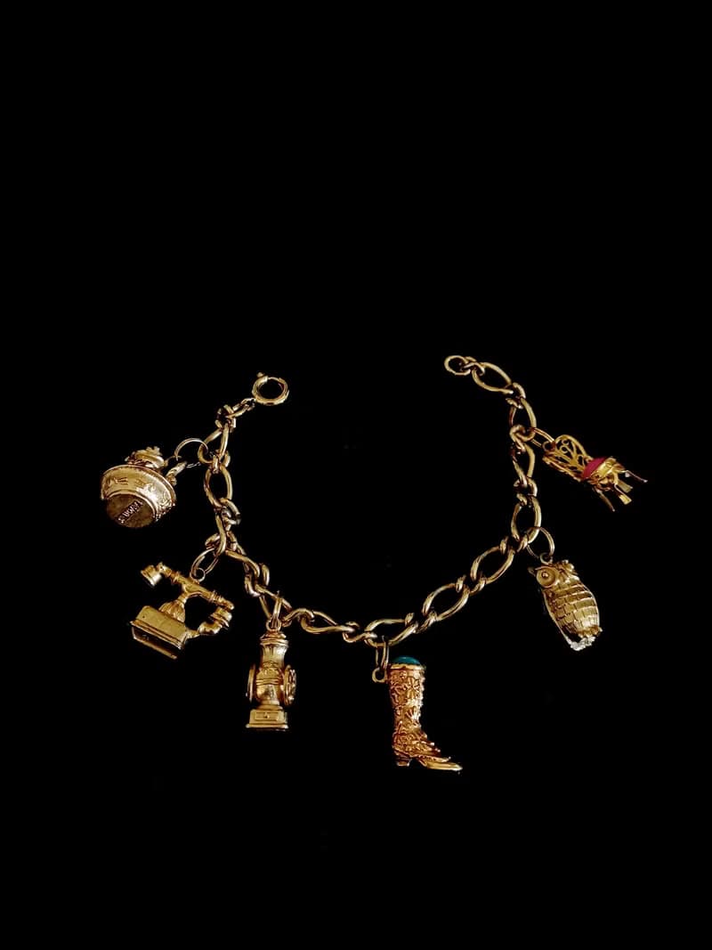 vintage jewelry   AVON  1973's 經典多墜飾 手鍊