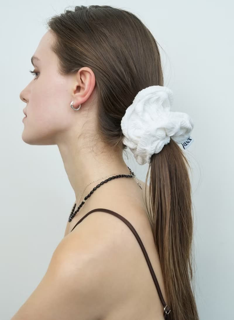 CLASSY SCRUNCHIE_WHITE
