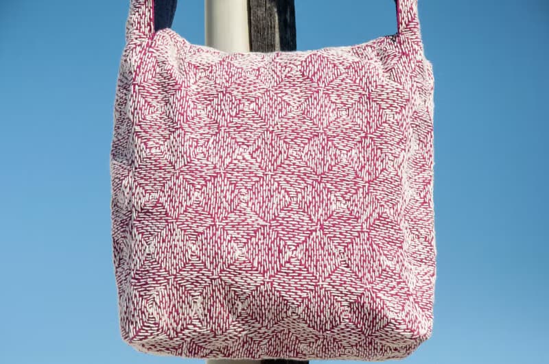 手縫純棉布側背包 刺繡斜背包 手工刺繡肩背包 手縫藍染包indigo