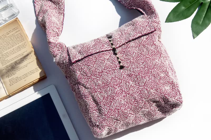手縫純棉布側背包 刺繡斜背包 手工刺繡肩背包 手縫藍染包indigo