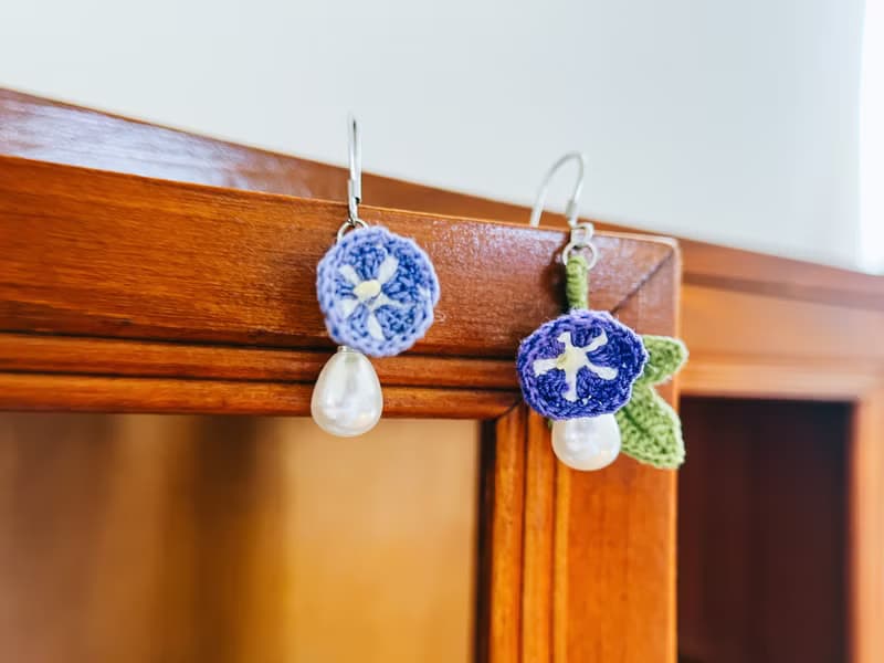 手鉤花耳飾。牽牛花。紫