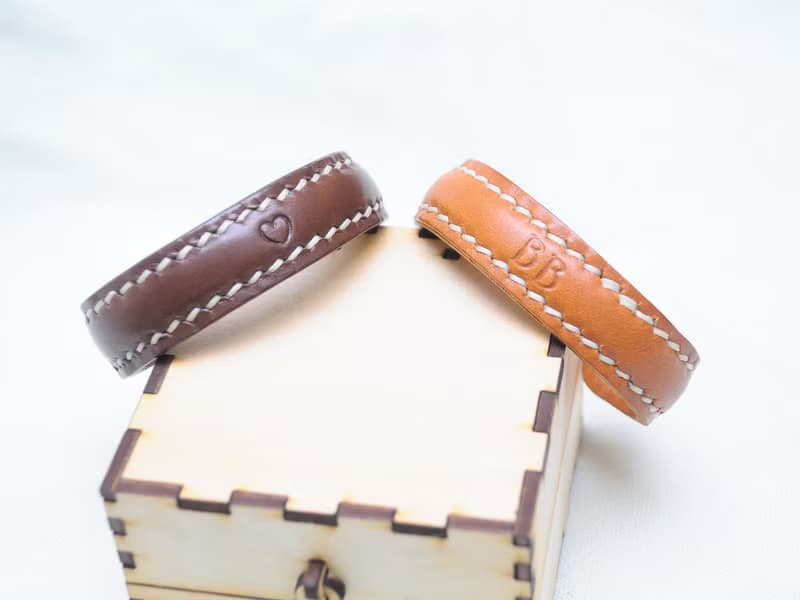 【皮革手鈪 (1對裝) 】Leather Bangle  (A Pair) —深棕 RUSSEL 皮革材料包 免費壓字 皮革手鈪 情侶手鈪 皮革