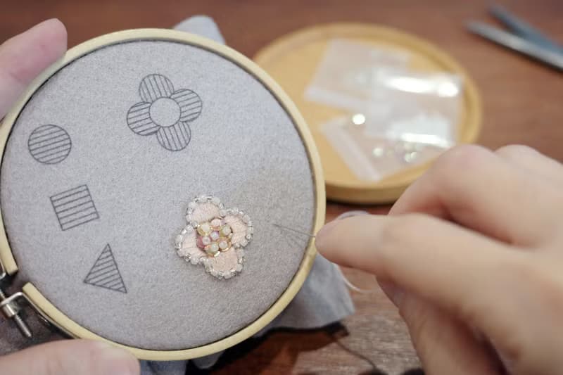 迷人的刺繡耳環材料包 花朵 手縫 刺繡 珠繡 新手ok 影片教學