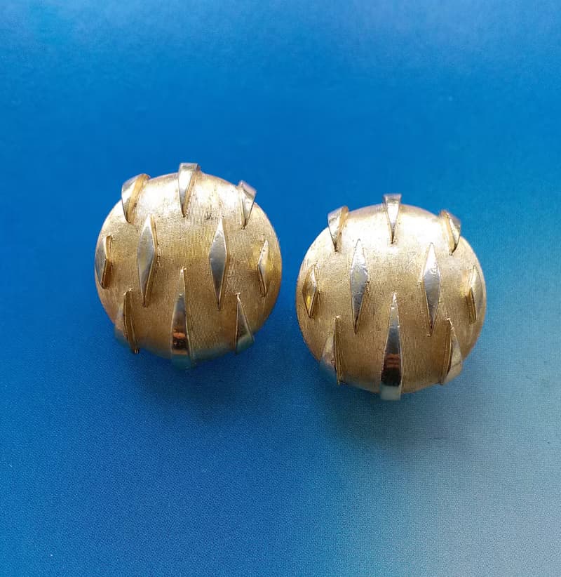 Vintage Jewelry 西洋古董飾品 TRIFARI 金色調 普普 夾式耳環