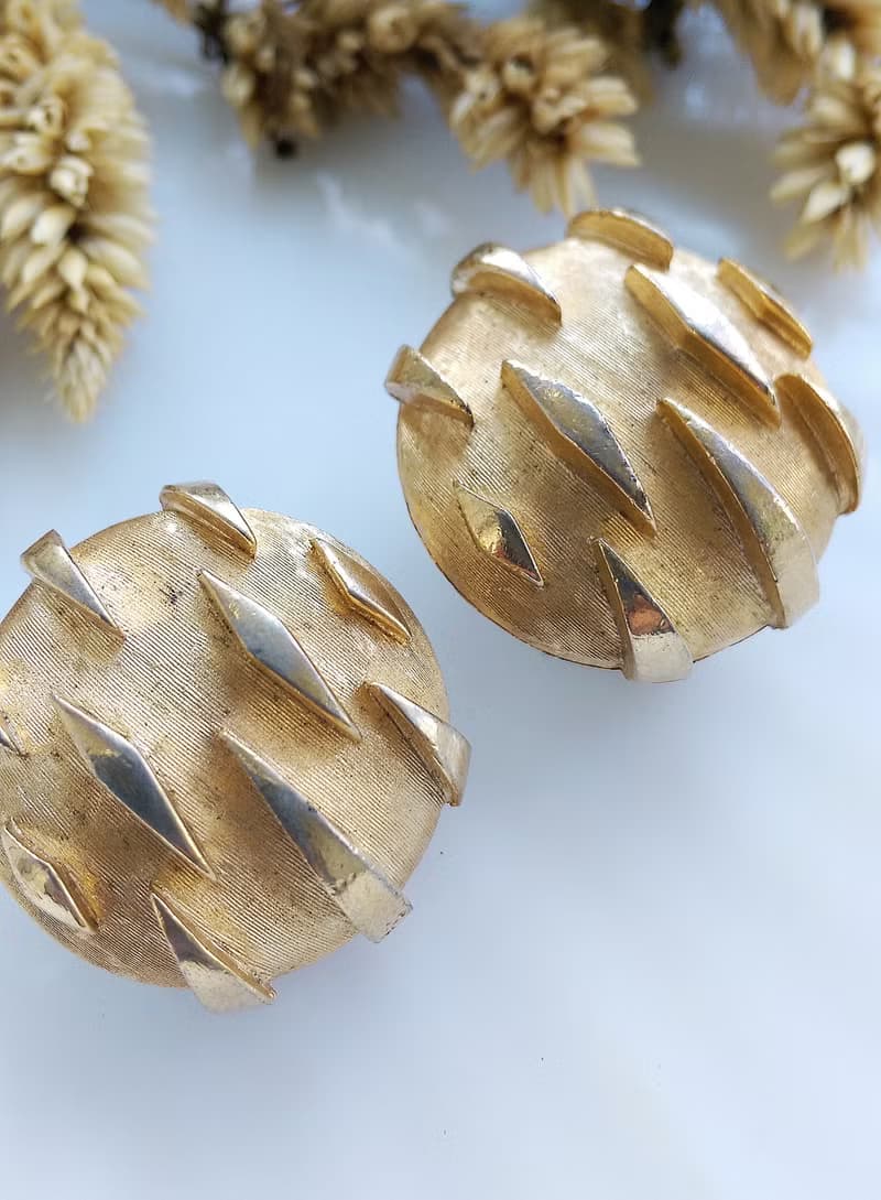 Vintage Jewelry 西洋古董飾品 TRIFARI 金色調 普普 夾式耳環