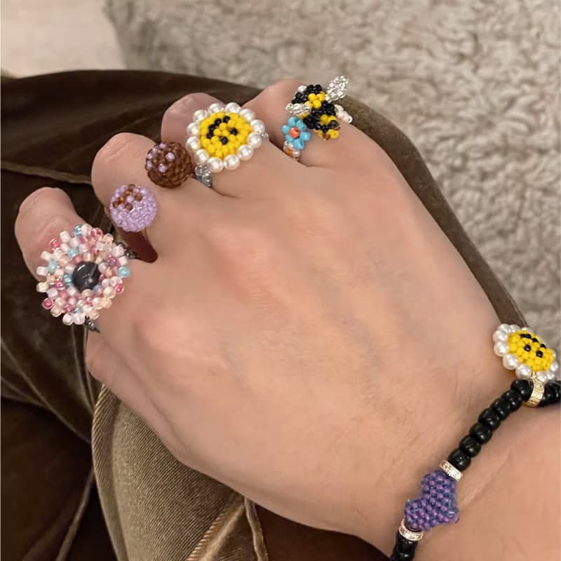 串珠笑臉雛菊戒指