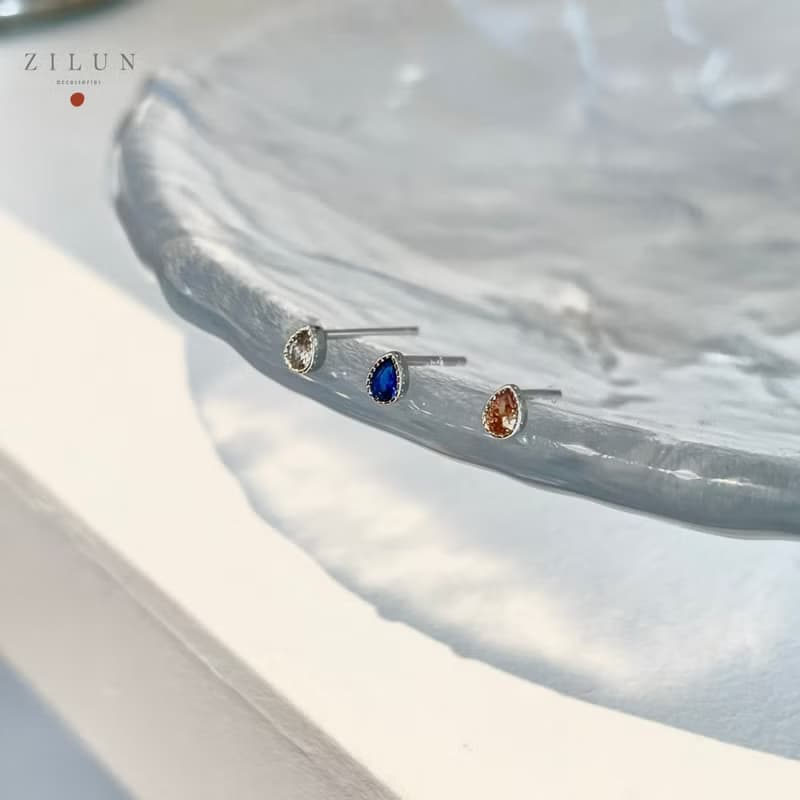 │清新│迷你雨滴 • 白鋯石 • 925silver • 純銀耳針