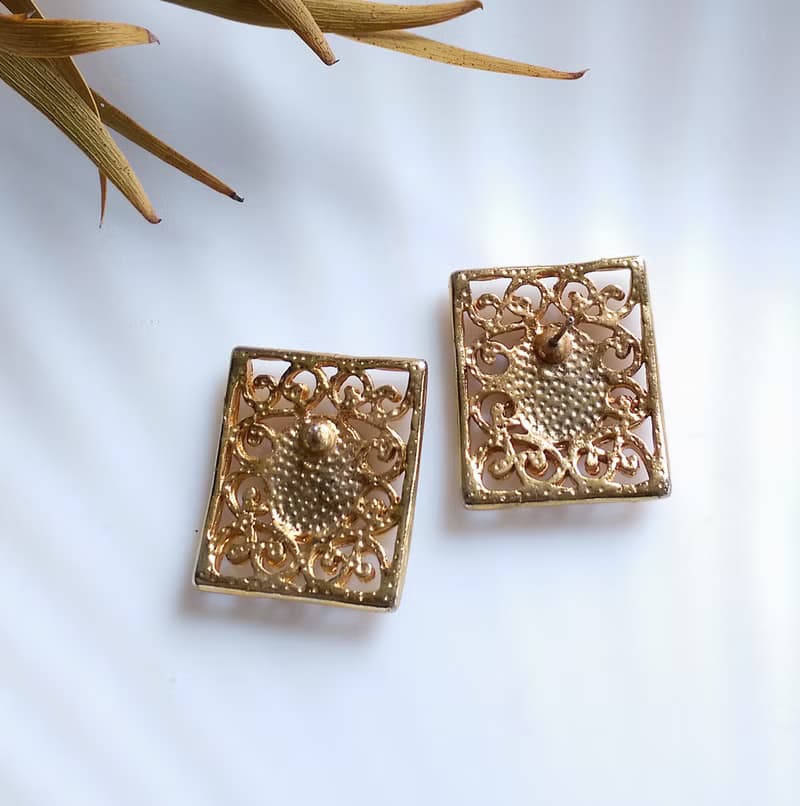 Vintage Jewelry 西洋古董飾品 金屬鍍金 簍空窗花 針式耳環