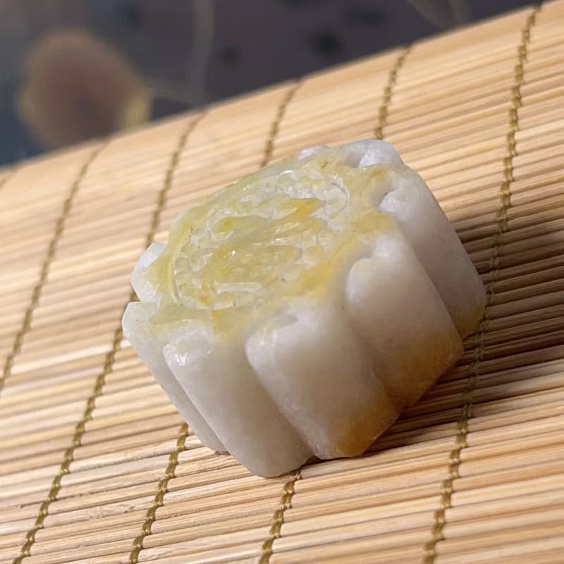 飄黃翡翡翠月餅擺飾擺件 | 天然緬甸玉A貨翡翠 | 送禮
