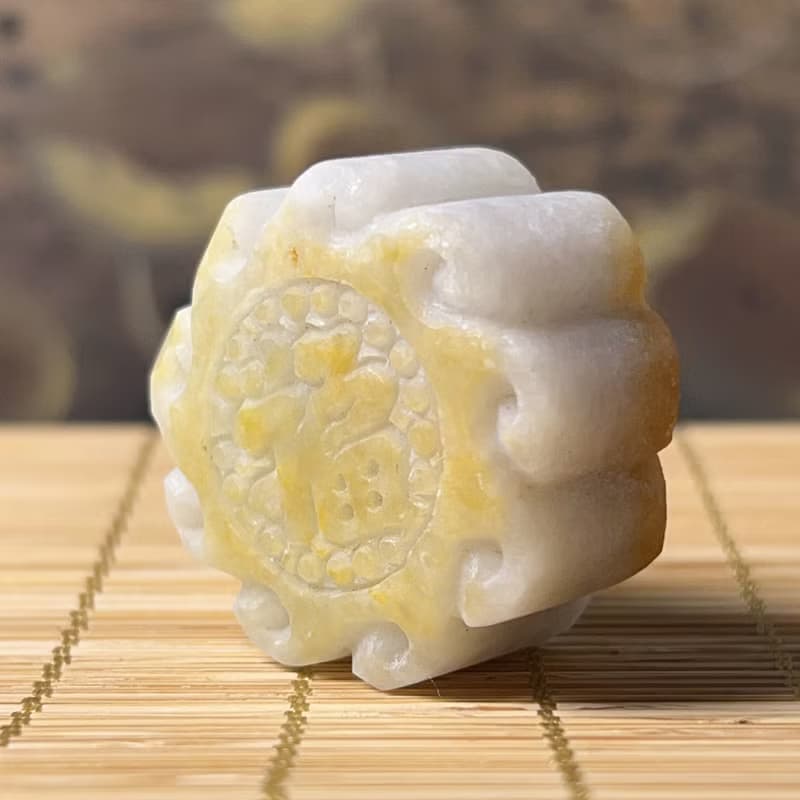 飄黃翡翡翠月餅擺飾擺件 | 天然緬甸玉A貨翡翠 | 送禮