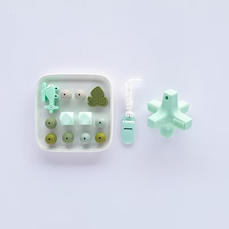DIY 淺綠色消波塊固齒器+奶嘴鏈+直升機+楓葉 (需自行串珠)