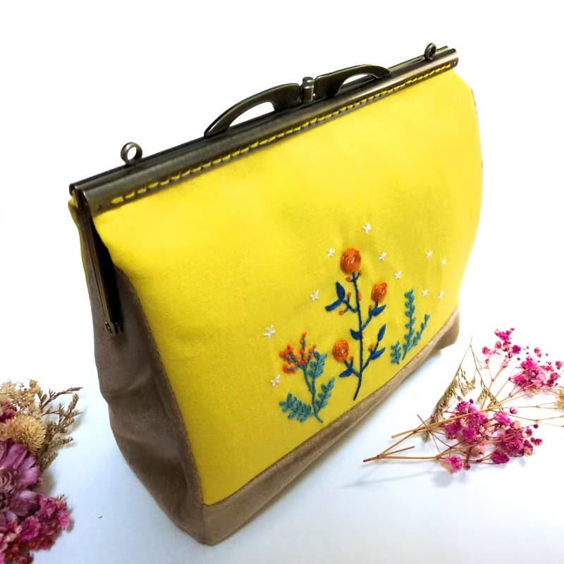 刺繡花一字口金包