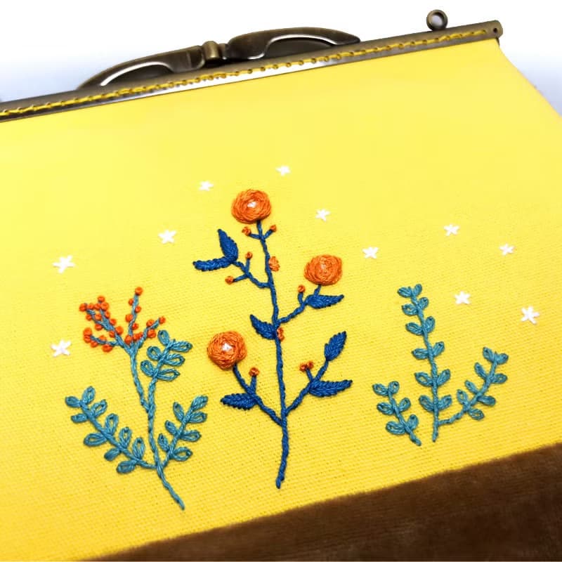 刺繡花一字口金包