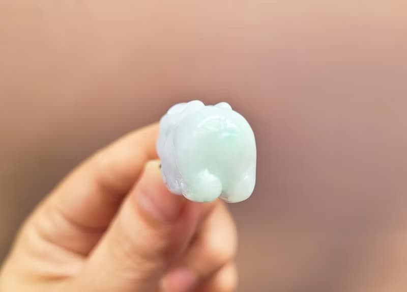 【親翠】天然翡翠 冰果綠帶紫春彩方頭健壯兔兔項鍊 | 生肖兔