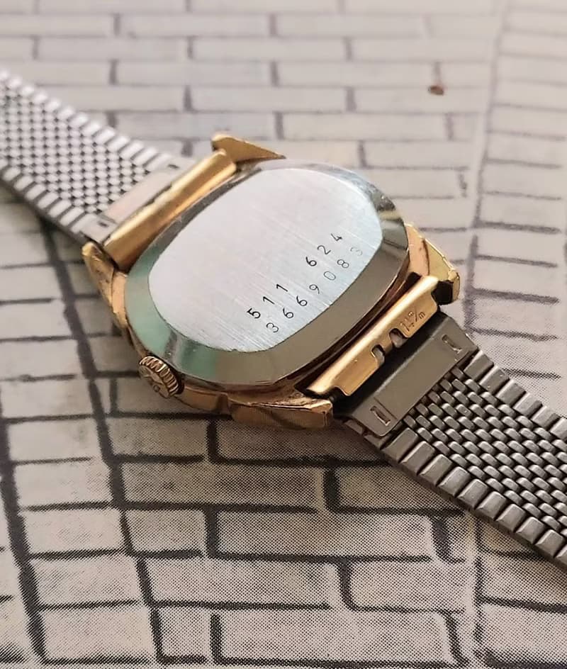 圓弧金色 老瑞士 Universal Geneve 金色 自動上鍊 女用古董手錶