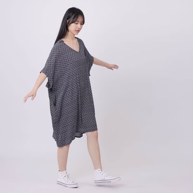 Mindy印花V小領寬口袋洋裝 粼波點點