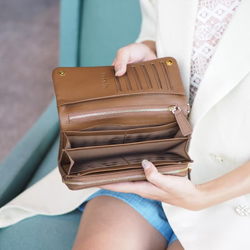 Mousse wallet (Walnut brown) : Long wallet, soft leather wallet, Brown