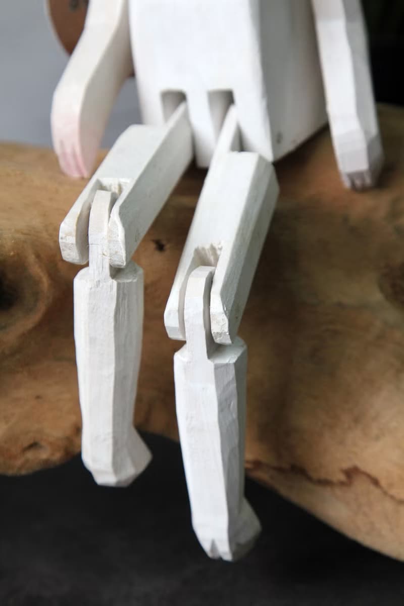 英國復古手工製作 仿舊感木頭雕刻關節可動造型擺飾(白色兔子)