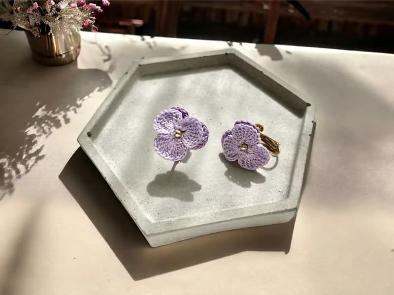 手鉤花耳夾。菫