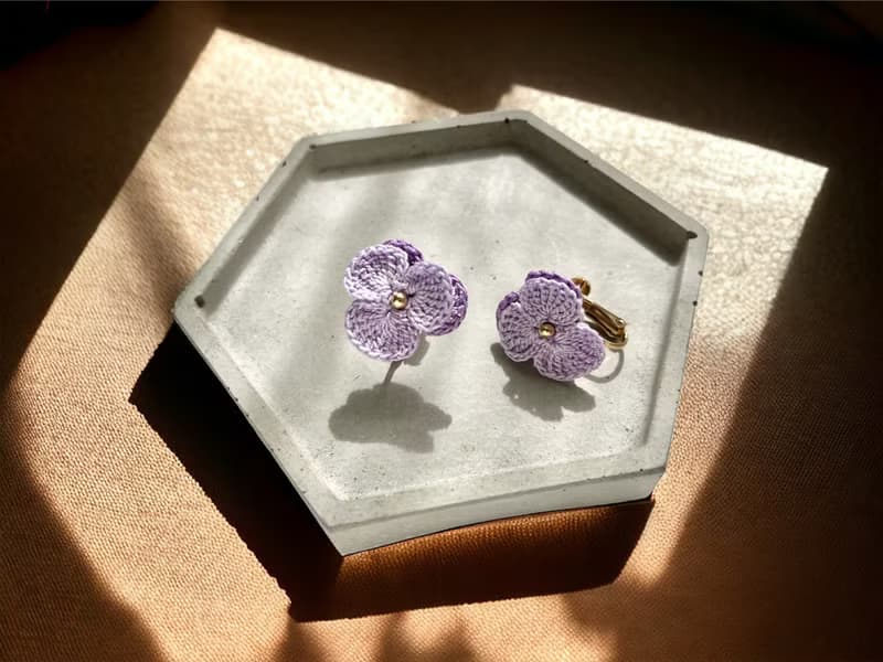 手鉤花耳夾。菫