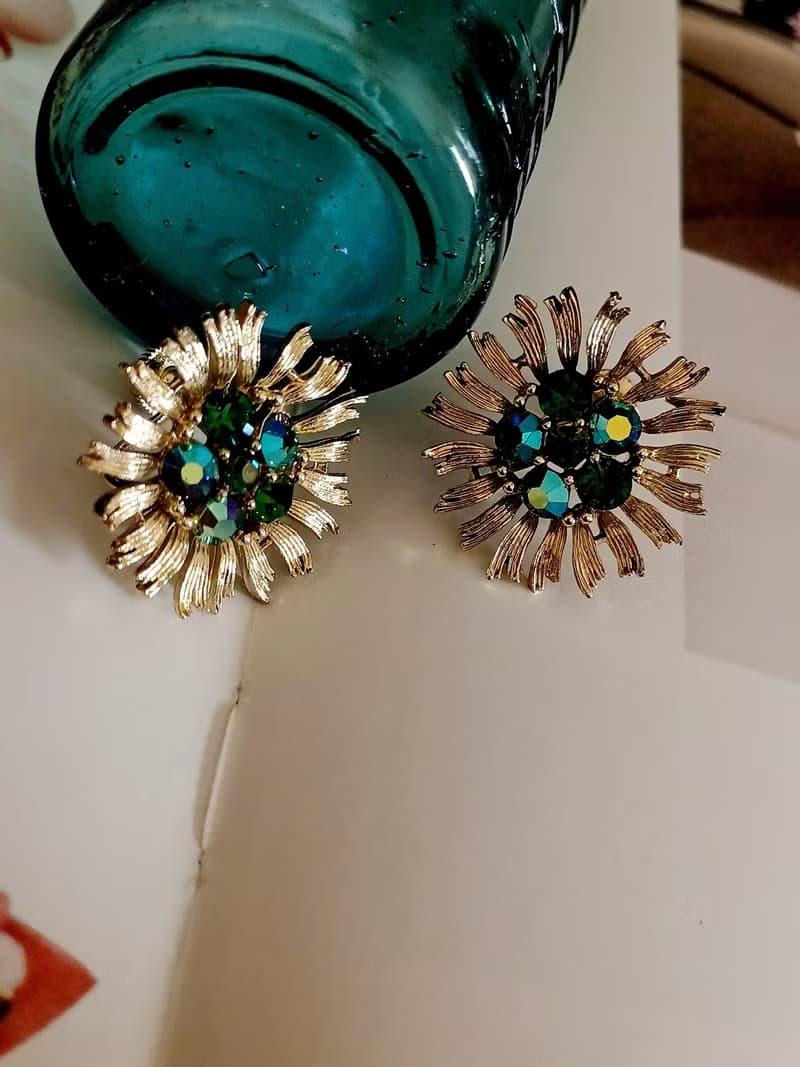 vintage jewelry  LISNER 綠芯太陽花萊茵鑽 夾式耳環